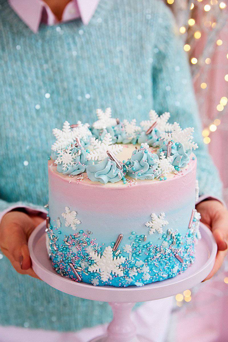 Winter Wonderland Cake - Image 3
